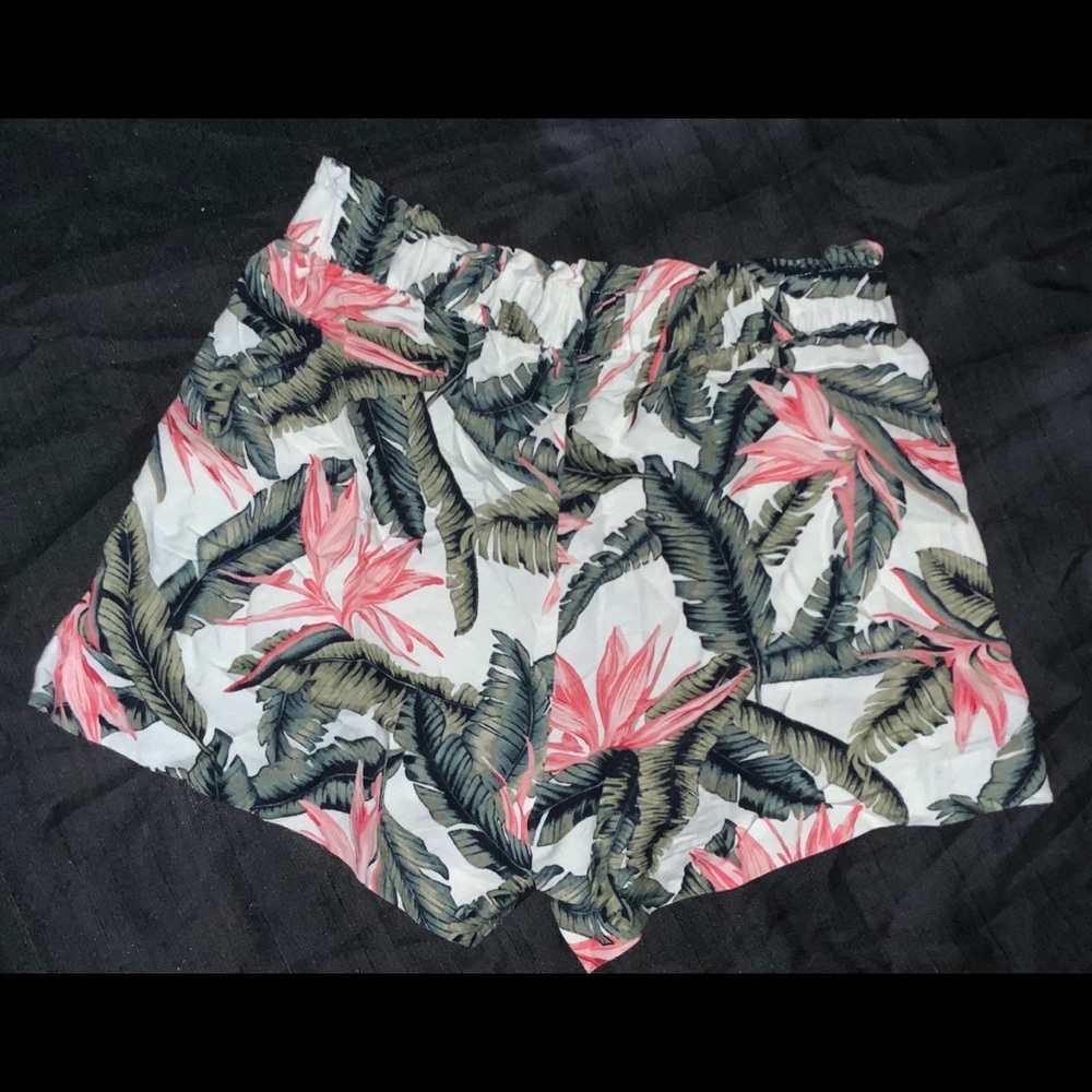 Loft White, Pink, & Green Floral/Leaf Print shorts, size M